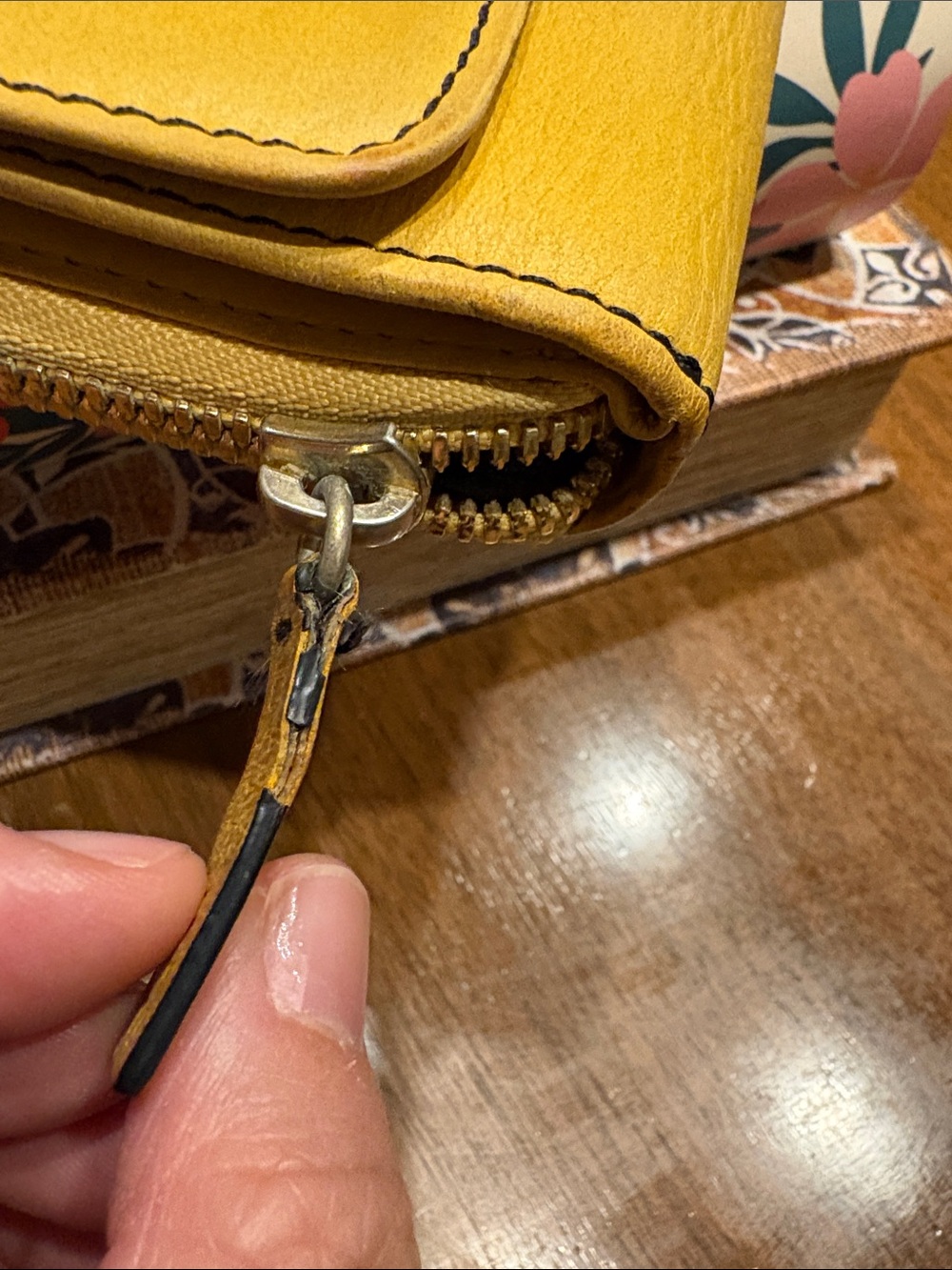 Loewe Mustard Yellow Leather Wallet with Embossed Logo - Picture 4 of 10